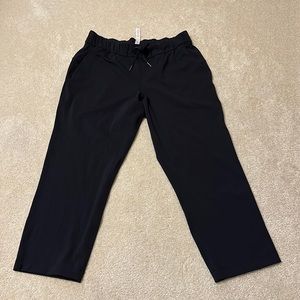 Lululemon black dance pants capri length size 8